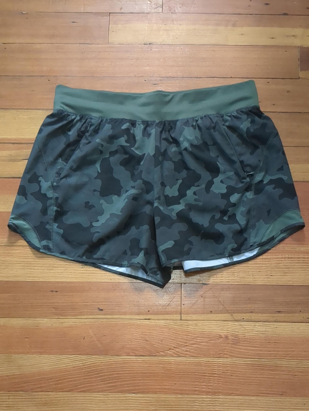 TEK GEAR - SIZE XXL         CAMOUFLAGE ATHLETIC SHORTS